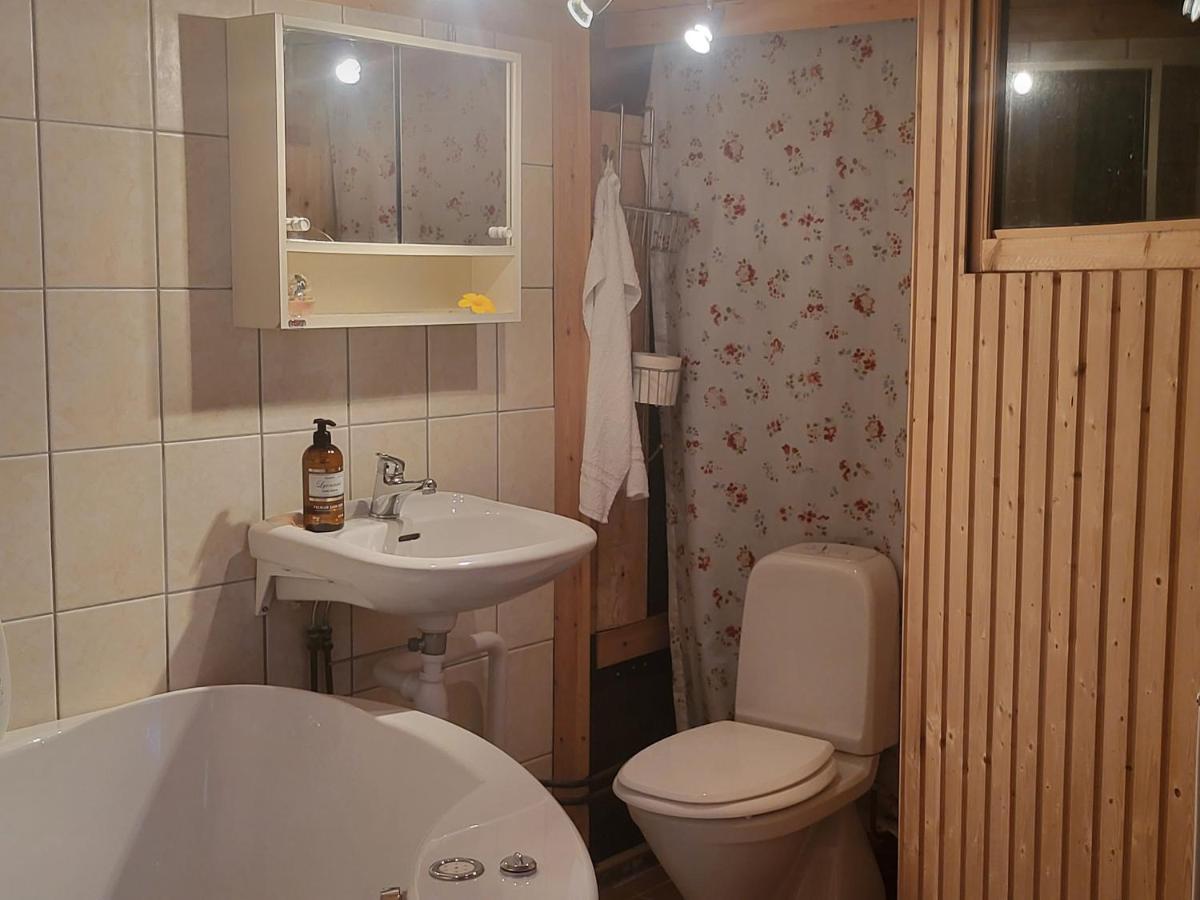 Villa Minihus Med Stor Traedgardstomt Naera Golf Och Hav Trosa Esterno foto