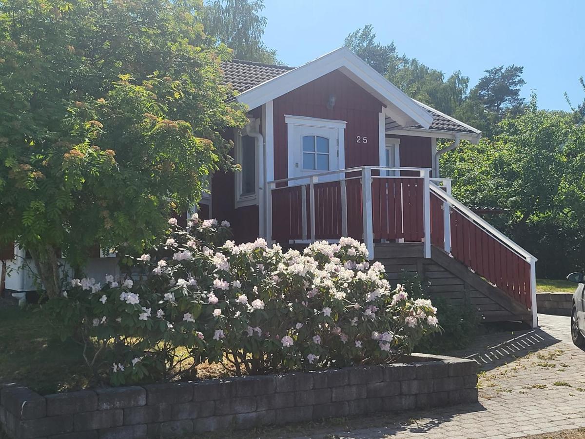 Villa Minihus Med Stor Traedgardstomt Naera Golf Och Hav Trosa Esterno foto