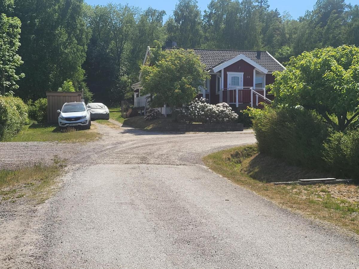 Villa Minihus Med Stor Traedgardstomt Naera Golf Och Hav Trosa Esterno foto