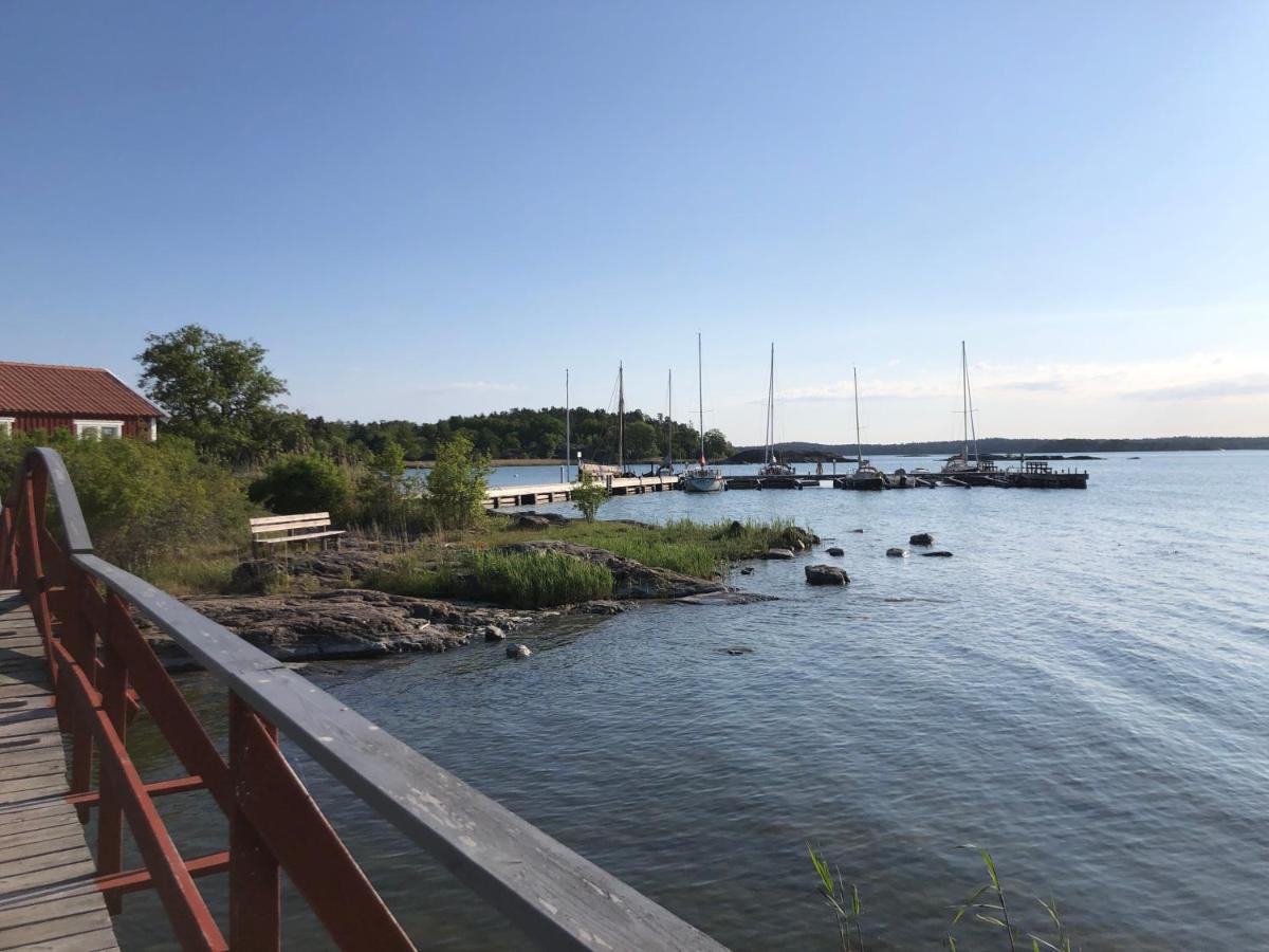 Villa Minihus Med Stor Traedgardstomt Naera Golf Och Hav Trosa Esterno foto